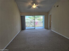 5741 Whitaker Rd in Naples, FL - Foto de edificio - Building Photo
