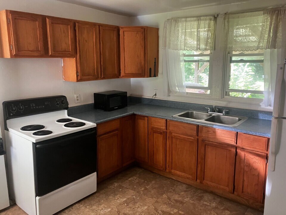 352 Hacker Rd in Dayton, OH - Building Photo