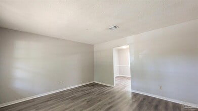 4233 W Avenida De Golf in Pace, FL - Building Photo - Building Photo