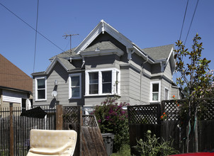 1062 60th St in Oakland, CA - Building Photo - Building Photo