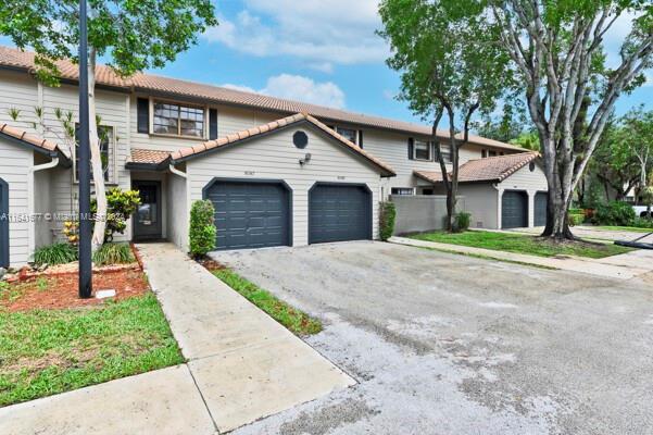 9087 Vineyard Lake Dr in Plantation, FL - Building Photo