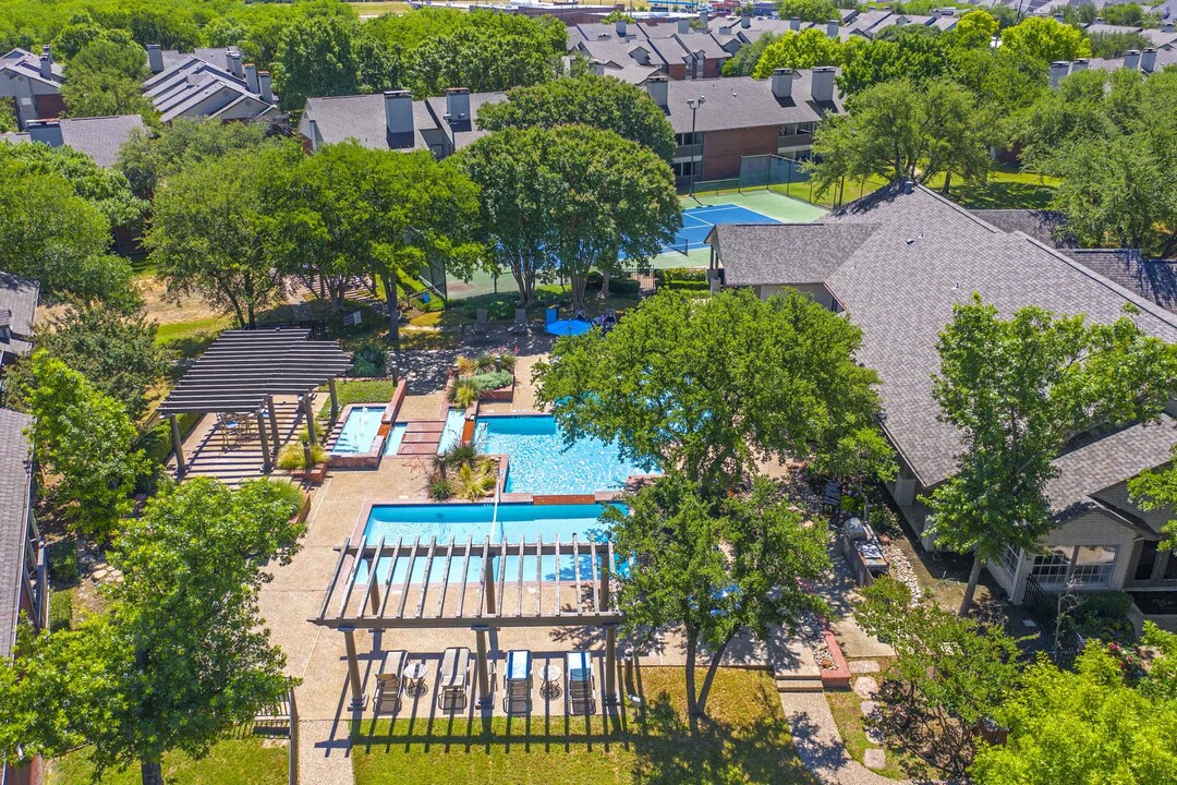 Bear Creek at Harwood Apartments in Euless, TX - Foto de edificio