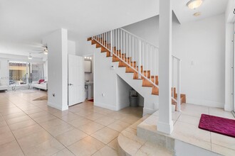 1710 Mayo St in Hollywood, FL - Foto de edificio - Building Photo
