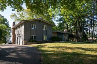 1835 Hunter Ln in Mendota Heights, MN - Building Photo - Building Photo