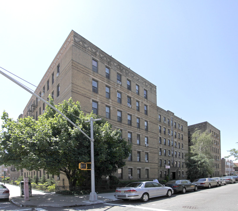 2126 Benson Ave in Brooklyn, NY - Foto de edificio