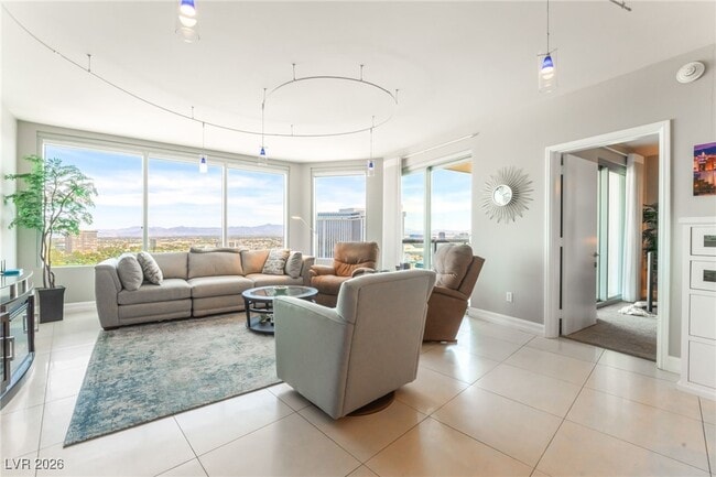 322 Karen Ave in Las Vegas, NV - Building Photo - Building Photo