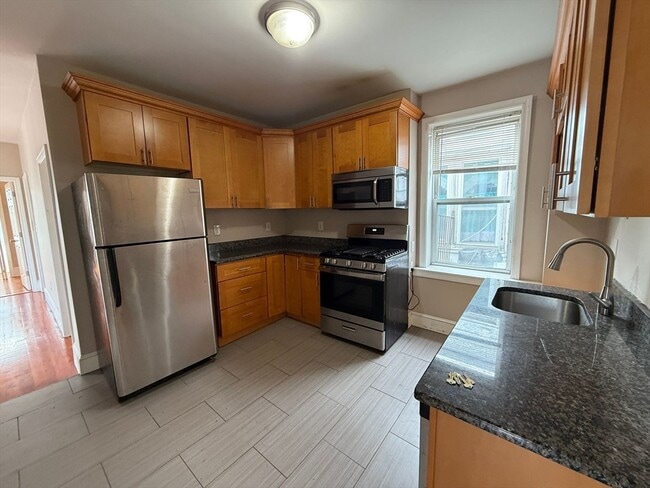 241 Maverick St in Boston, MA - Building Photo - Building Photo
