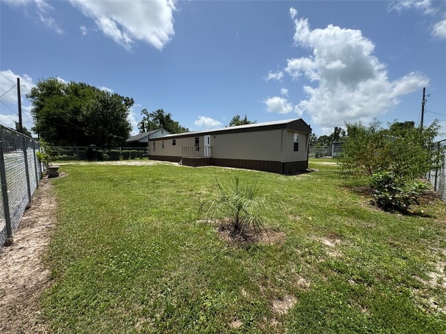 600 E Melville Dr in Crosby, TX - Building Photo - Building Photo