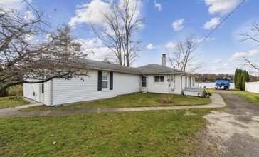 10922 Bob White Bch Blvd in Whitmore Lake, MI - Building Photo - Building Photo