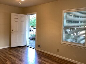 184 E Washington Ave in Chico, CA - Building Photo - Building Photo