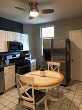 3234 N Whipple St, Unit 1st Floor in Chicago, IL - Building Photo - Building Photo