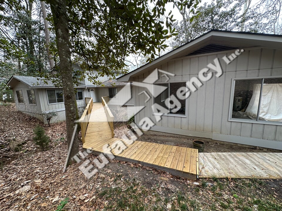 112 Choctaw Dr in Eufaula, AL - Building Photo