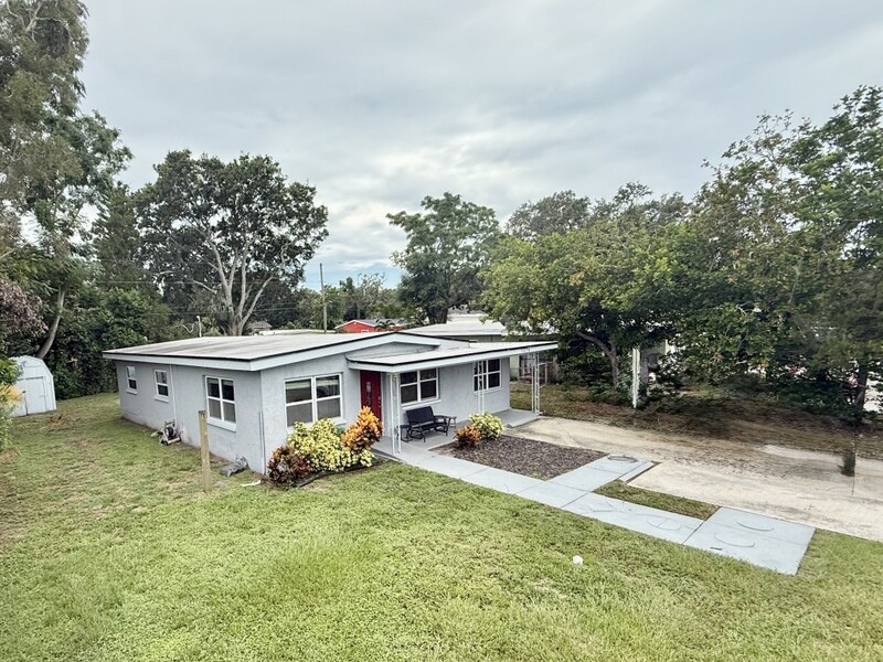 1375 Tuscola St in Clearwater, FL - Building Photo