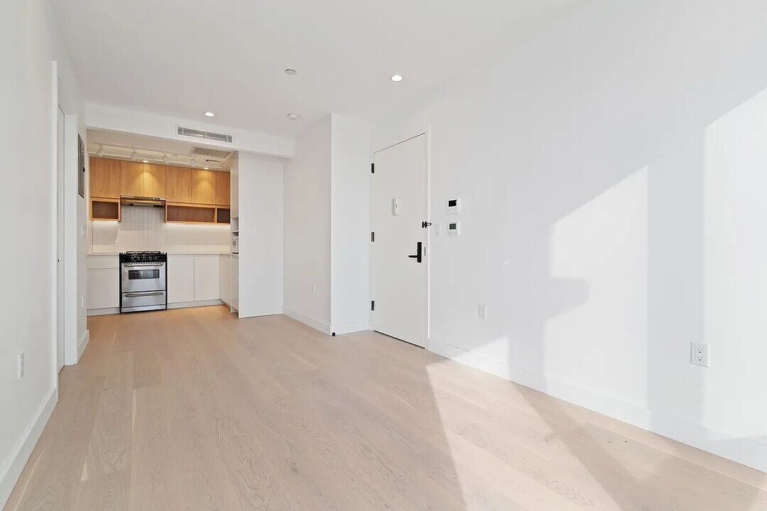 2-22 51st Avenue in Queens, NY - Building Photo