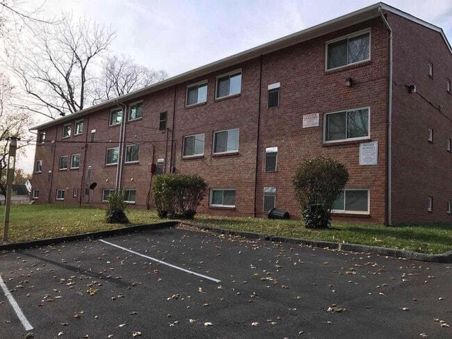 5707 Adleigh Ave, Unit 10