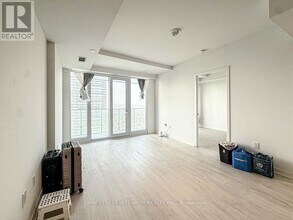 3900 Confederation Pkwy in Mississauga, ON - Building Photo - Building Photo