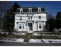 157 Maple St in Danvers, MA - Foto de edificio