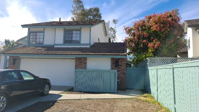 26022 Fallbrook in Lake Forest, CA - Building Photo - Building Photo