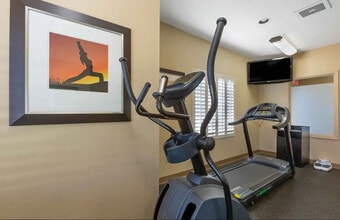 Emerald Suites at Chandler in Phoenix, AZ - Building Photo - Building Photo