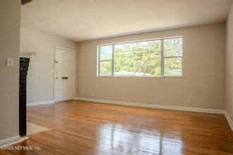 5615 Duke Rd in Jacksonville, FL - Building Photo - Building Photo