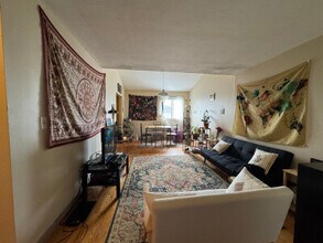 377 Dorchester St, Unit C5 in Boston, MA - Building Photo - Building Photo