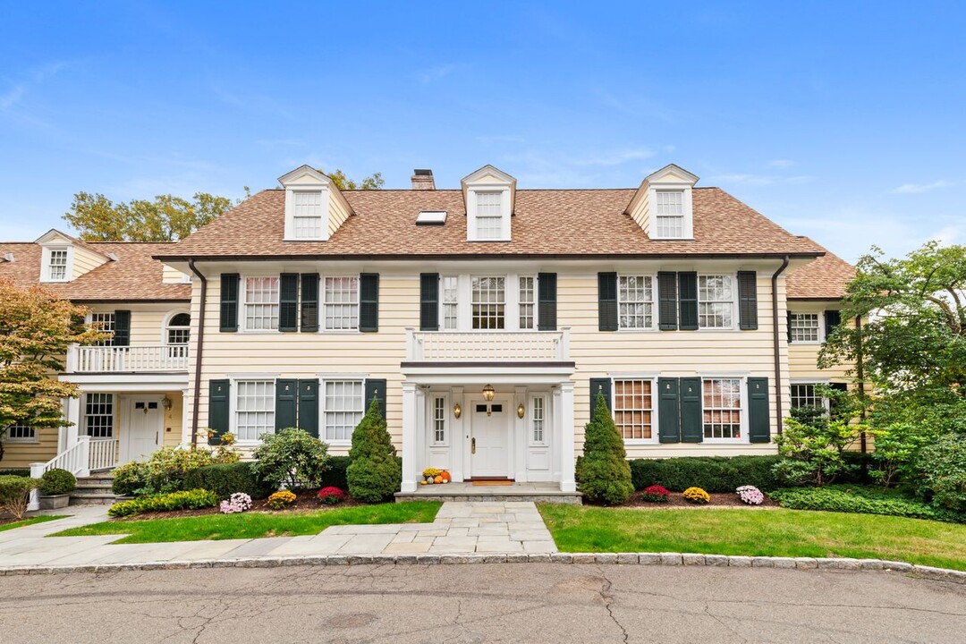 43 Maple Ave in Greenwich, CT - Building Photo