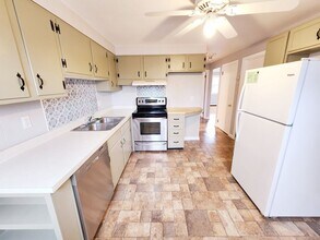 11 Union Pl in Manchester, CT - Building Photo - Building Photo