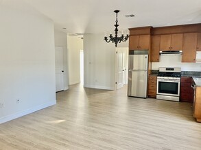 14762 Friar St, Unit 3 in Van Nuys, CA - Building Photo - Building Photo