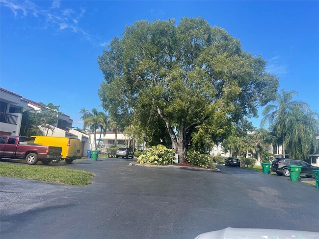 6548 Racquet Club Dr in Lauderhill, FL - Building Photo - Building Photo