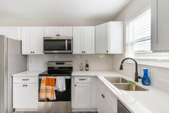 5374 Highview Dr in Crestview, FL - Building Photo - Building Photo