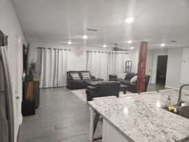 1529 E Don St in Tyler, TX - Building Photo