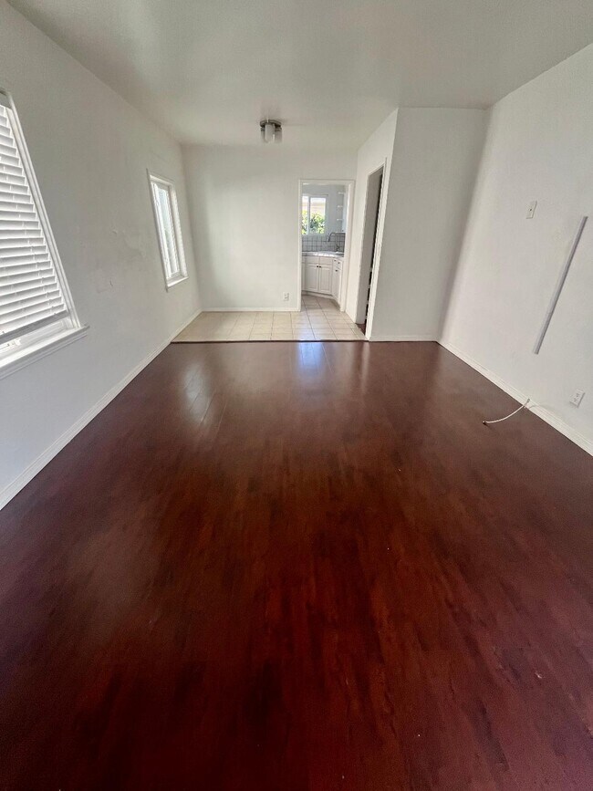 6725 Vineland Ave in Los Angeles, CA - Building Photo - Building Photo