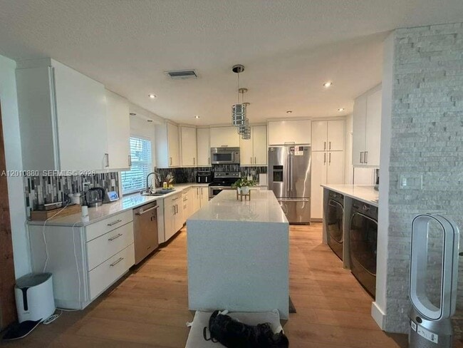8202 NW 91st Terrace in Tamarac, FL - Building Photo - Building Photo
