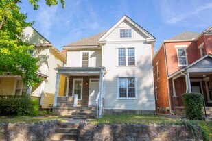 30 E Maynard Ave in Columbus, OH - Building Photo