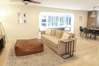 2412 Clematis St in Sarasota, FL - Building Photo - Building Photo