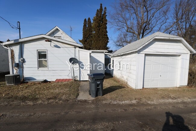 1323 Pearl St in Burlington, IA - Building Photo - Building Photo