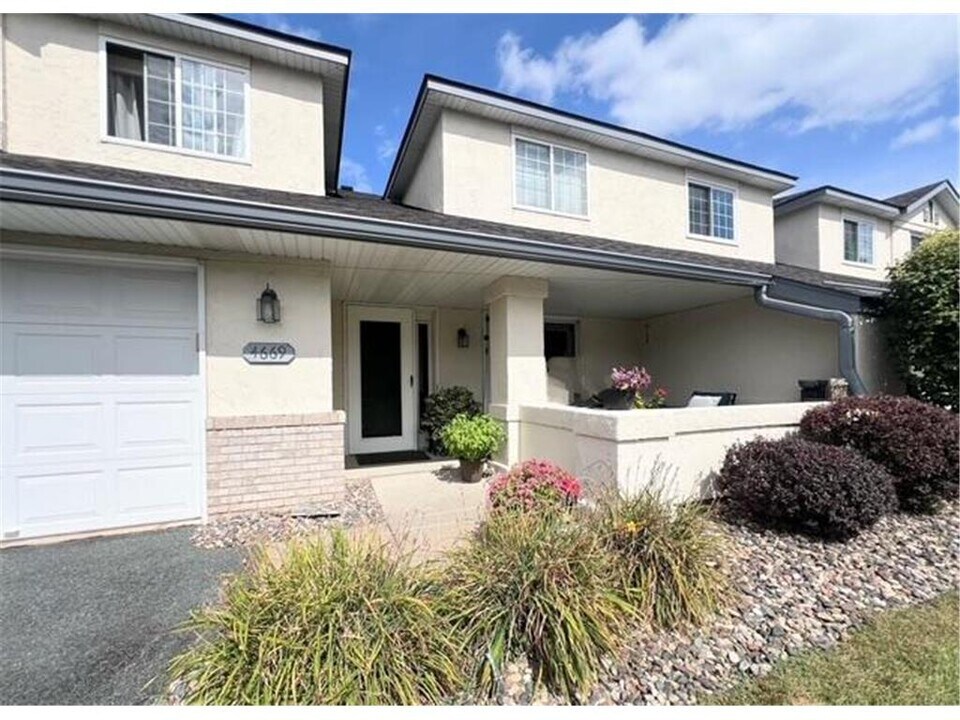 4669 Centerville Rd in White Bear Lake, MN - Building Photo