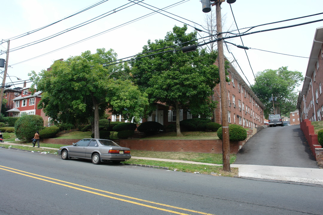 137 W Jersey St in Elizabeth, NJ - Foto de edificio