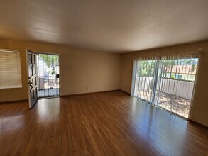12551 Caminito De La Gallarda in San Diego, CA - Building Photo - Building Photo