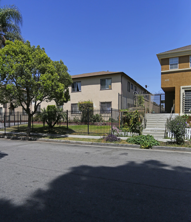 918 S Gramercy Dr in Los Angeles, CA - Foto de edificio - Building Photo