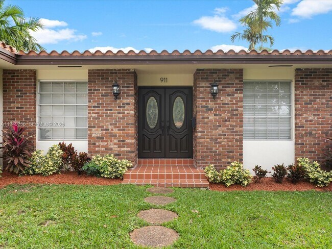 911 Pizarro St in Coral Gables, FL - Building Photo - Building Photo