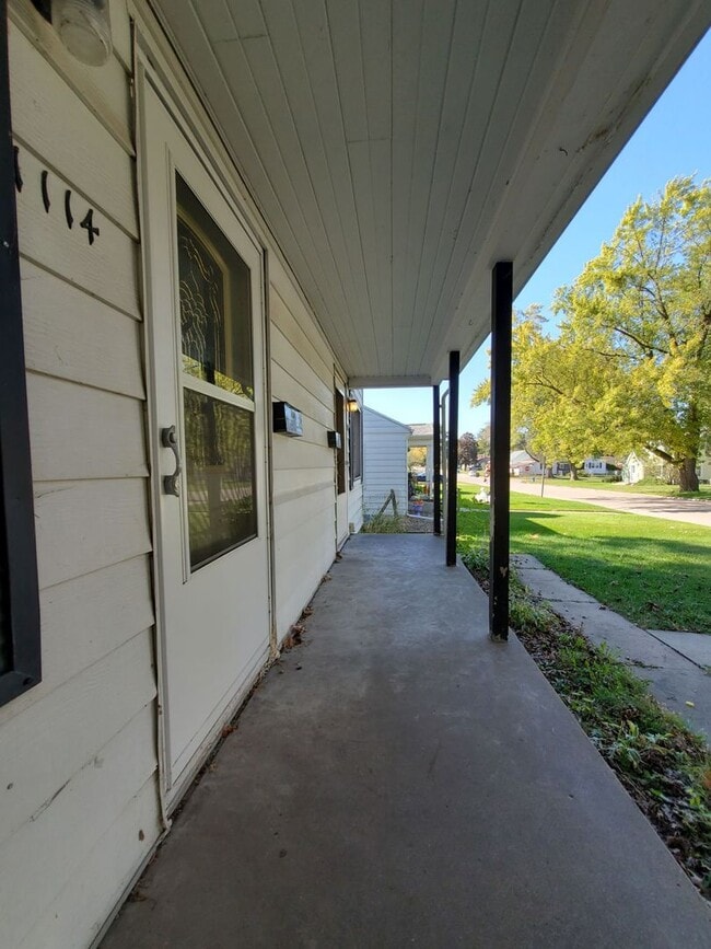 1112-1114 Byron Ave in Waterloo, IA - Building Photo - Building Photo