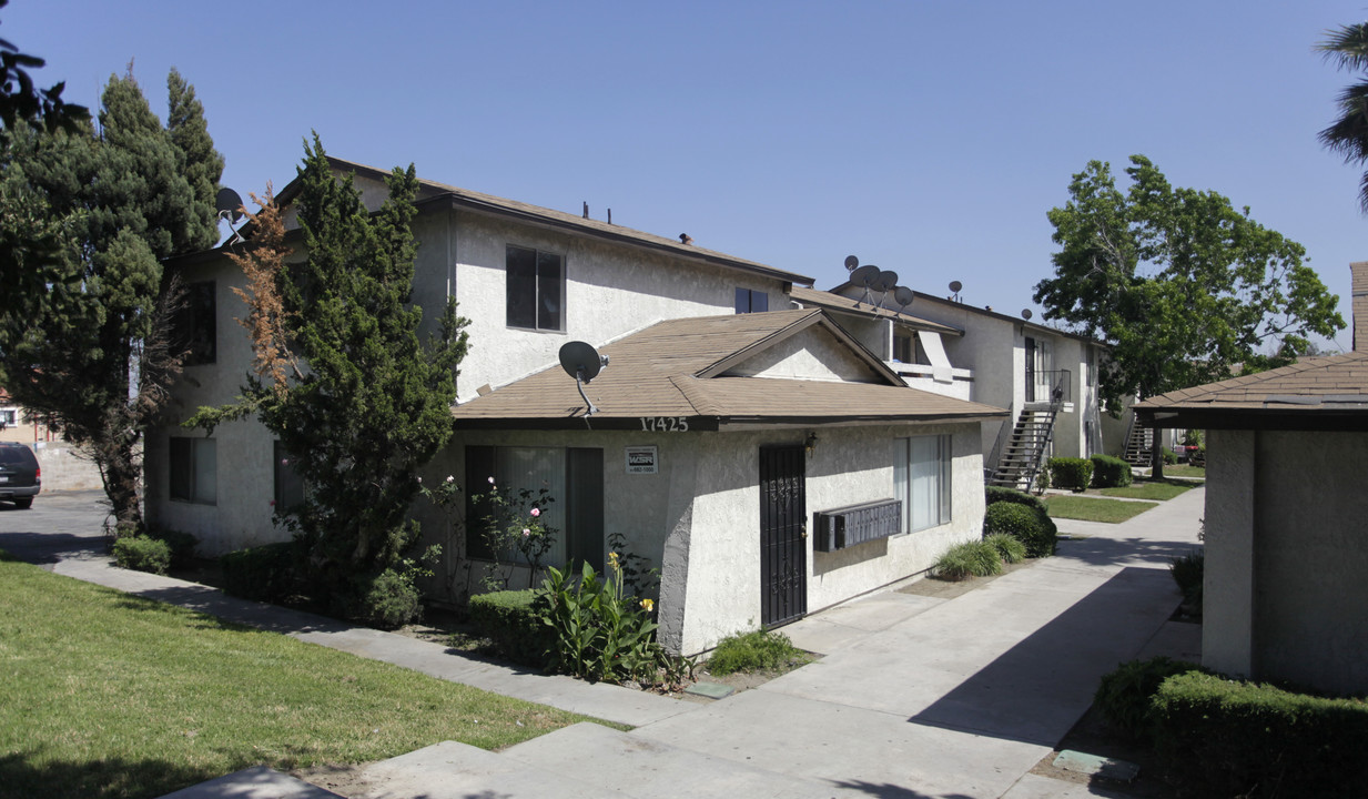 17425 Arrow Blvd in Fontana, CA - Building Photo