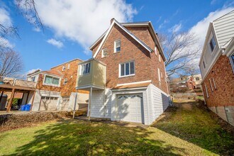 2396 Edgar St in Pittsburgh, PA - Building Photo - Building Photo