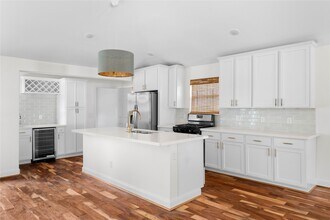 5515 Warm Springs Rd in Houston, TX - Building Photo - Building Photo