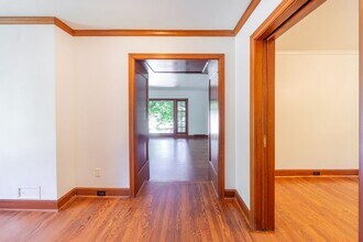 3204 SW Upper Dr in Portland, OR - Building Photo - Building Photo