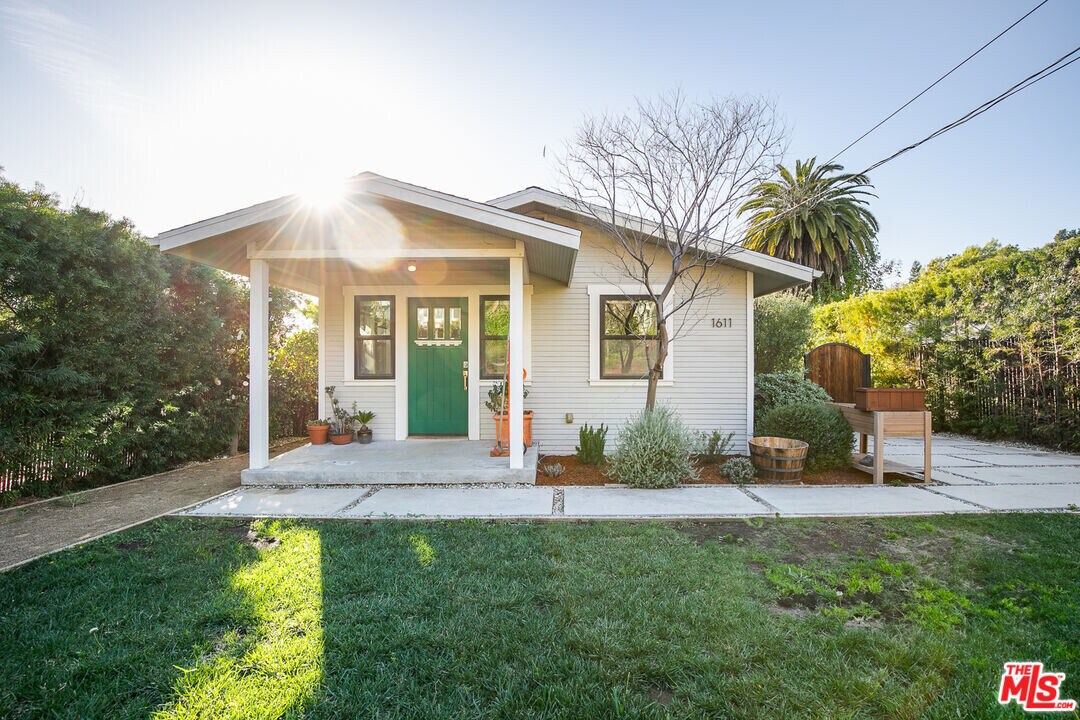 1611 N Avenue 56 in Los Angeles, CA - Building Photo