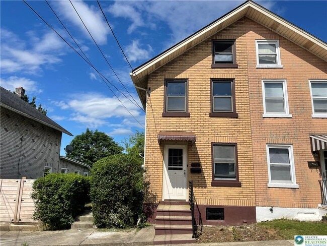 3125 N 2nd St in Hokendauqua, PA - Building Photo - Building Photo