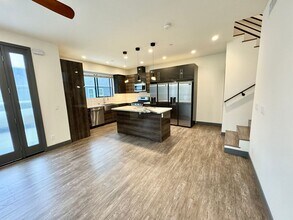 8385 Dunbarton Ave in Los Angeles, CA - Foto de edificio - Building Photo