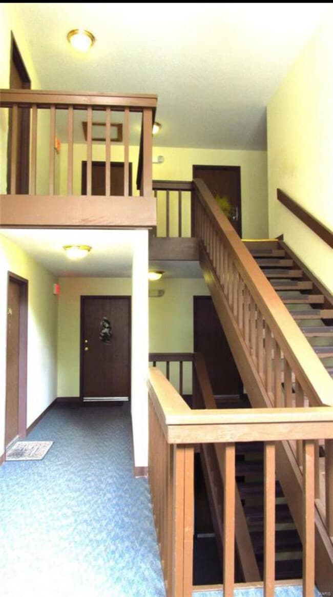 1508 Summer Run Dr, Unit 302 in Florissant, MO - Building Photo - Building Photo